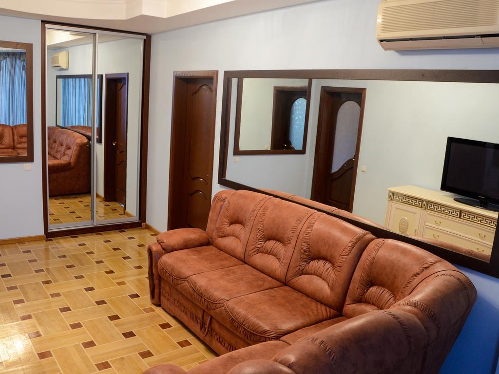 Like Hostel Kiev Bagian luar foto