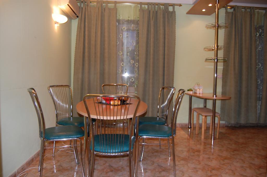 Like Hostel Kiev Bagian luar foto
